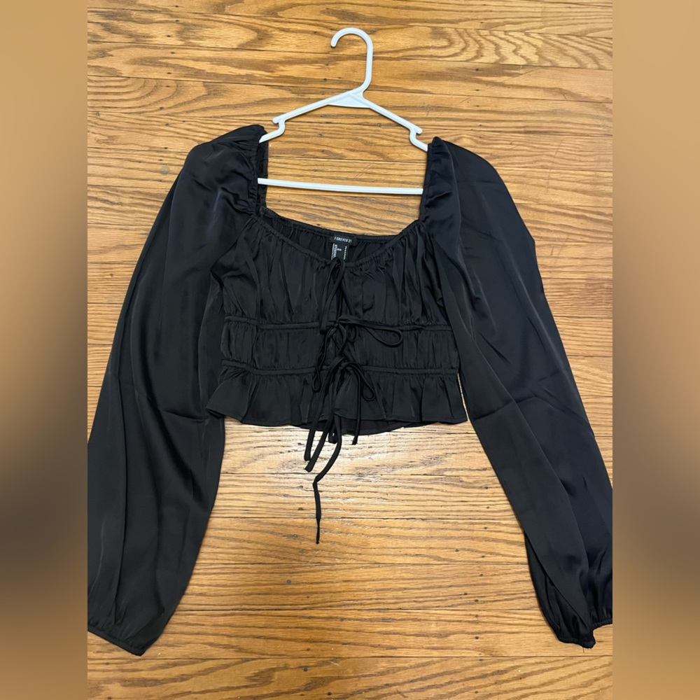 Forever 21 black tie front balloon sleeve blouse. Size small